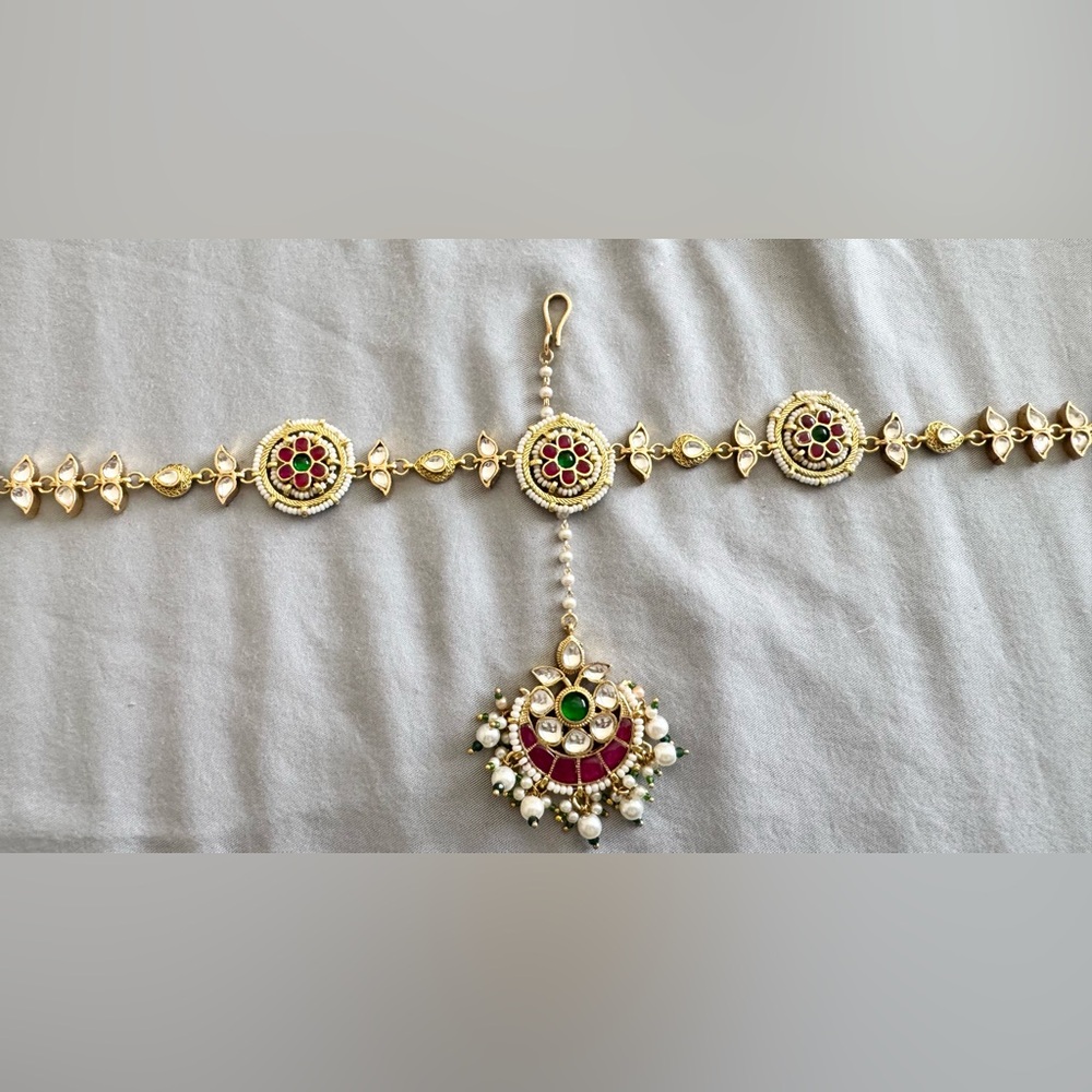 Elegant Gold pachi kundan sheeshpatti and mang tika